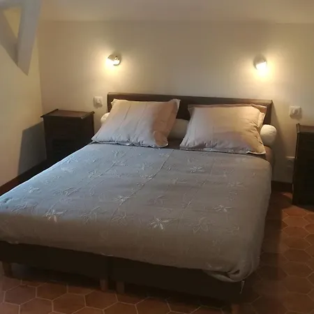 Independant Contre La Cathedrale Bed & Breakfast *