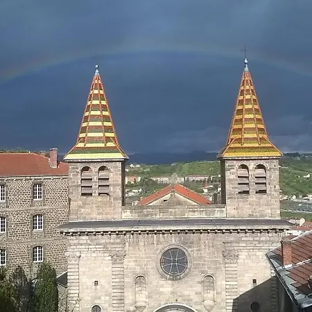 Independant Contre La Cathedrale Le Puy-en-Velay